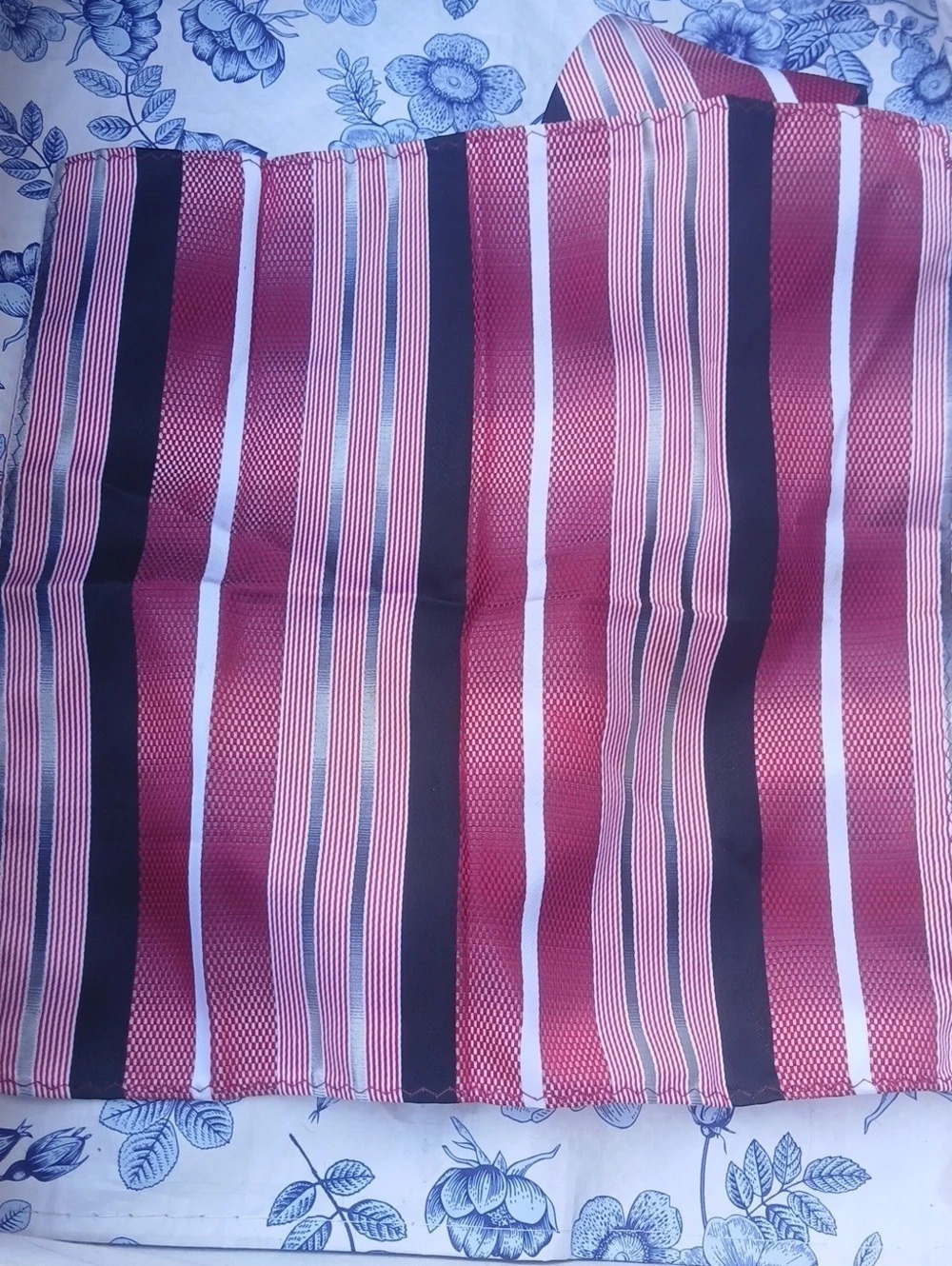 Stacy Adams Striped Tie & Pocket Square in Red & Black